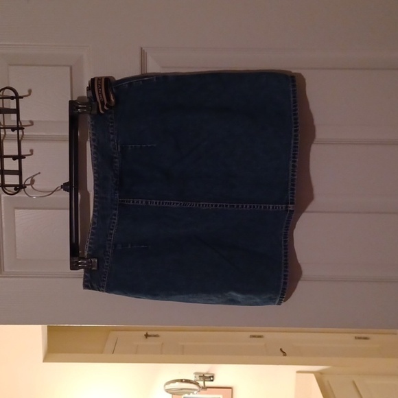 💫DKNY Denim Skirt with Belt - Picture 5 of 9